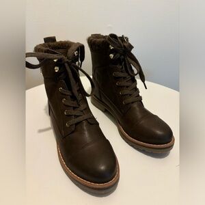 Tommy Hilfiger, size 6, color brown